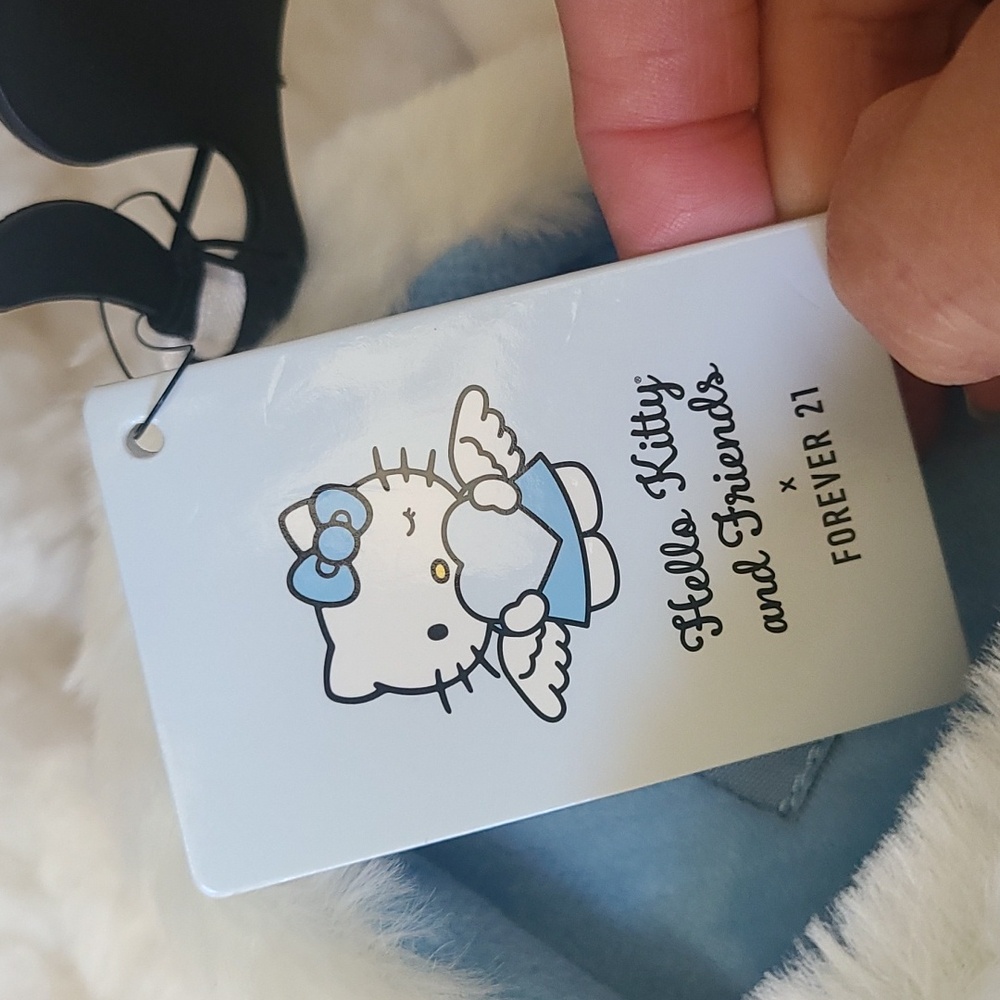 Hello Kitty Slippers 💙 - Picture 4 of 5